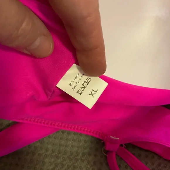 Hot pink bikini - Picture 6 of 6